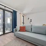 Center Mirrors With Parking By Renters