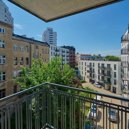 Center Mirrors With Parking By Renters Breslavia