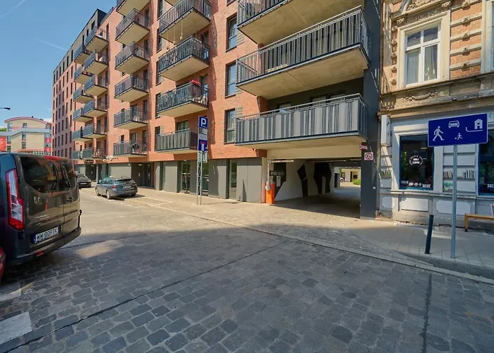 Center Mirrors With Parking By Renters Breslavia