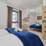 Center Mirrors With Parking By Renters * Breslau