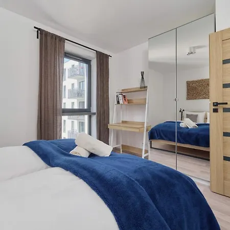 Center Mirrors With Parking By Renters * فروتسواف