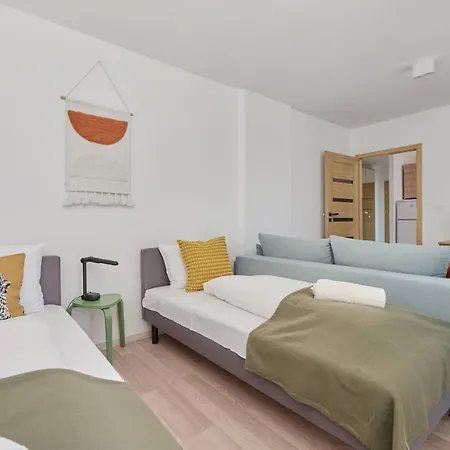 Center Mirrors With Parking By Renters Appartement *