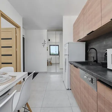 Appartement Center Mirrors With Parking By Renters