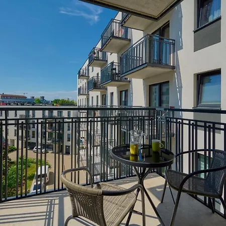 Apartment Center Mirrors With Parking By Renters Breslau