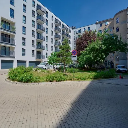 Apartment Center Mirrors With Parking By Renters Breslau
