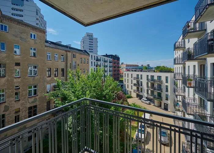 Center Mirrors With Parking By Renters Breslau